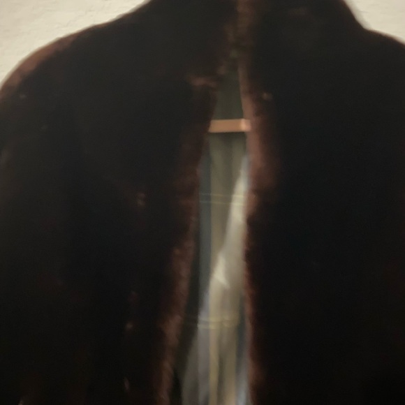 Vintage Fur Label Authority Luxurious Chocolate Brown Fur Mob Wife MCM Jacket M - Picture 15 of 16
